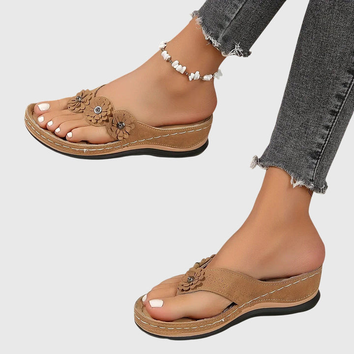 Alexia | Dames Sandalen Sleehak Bloem Teenslipper