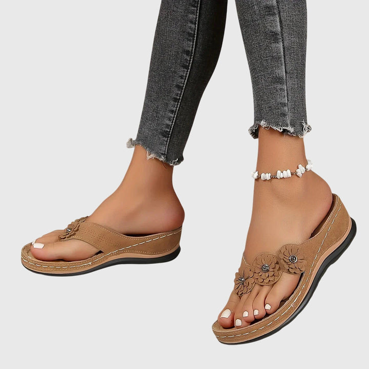 Alexia | Dames Sandalen Sleehak Bloem Teenslipper
