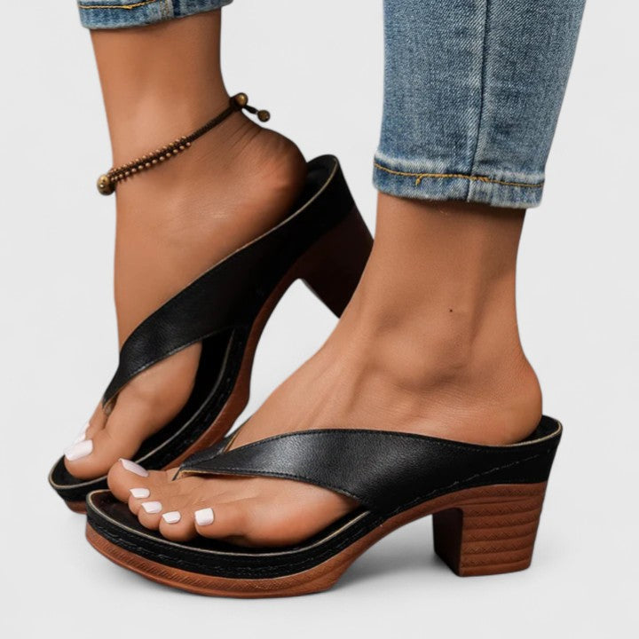 Remi | Dames Sandalen Blokhak Platformzool Teenslipper