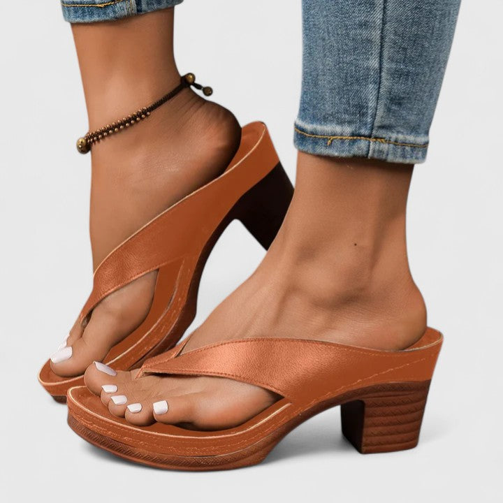 Remi | Dames Sandalen Blokhak Platformzool Teenslipper