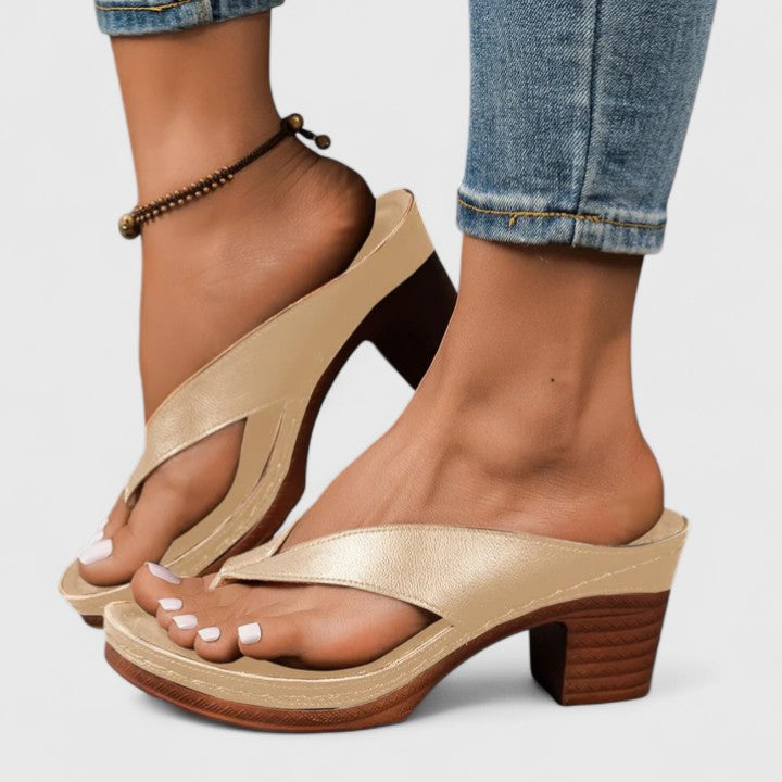 Remi | Dames Sandalen Blokhak Platformzool Teenslipper