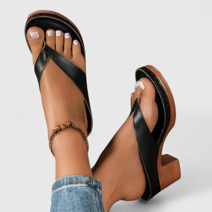 Remi | Dames Sandalen Blokhak Platformzool Teenslipper