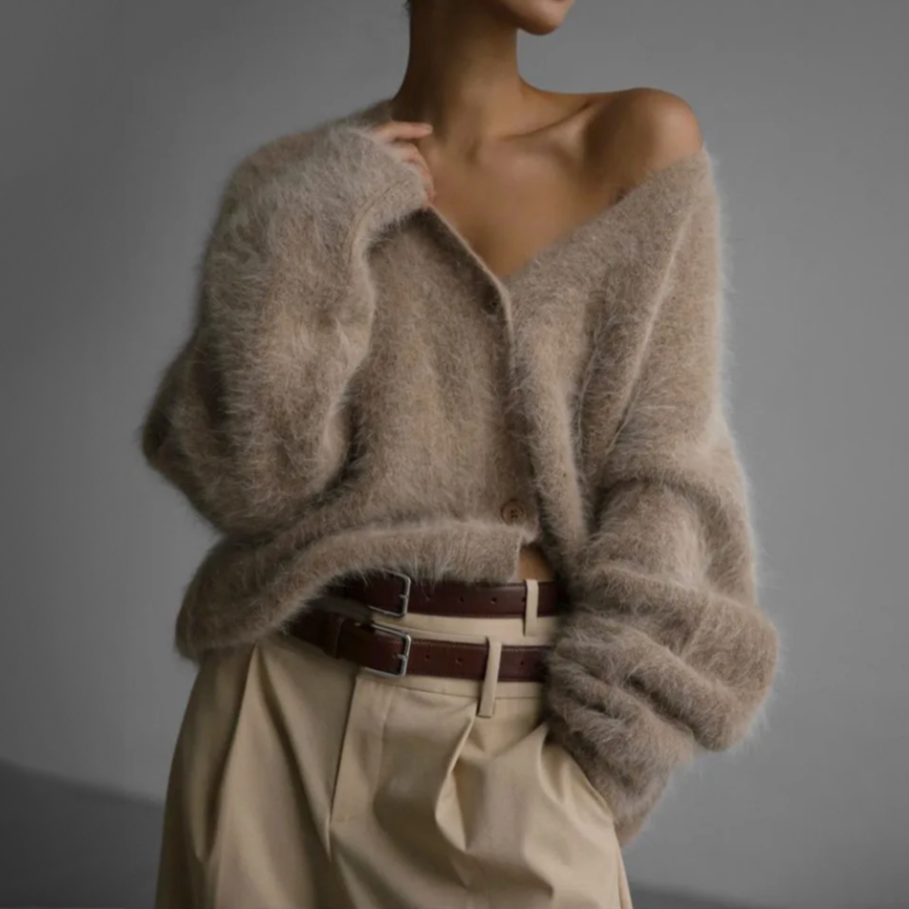 Amara oversized vest met V-hals, close-up vooraanzicht