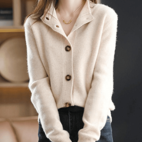 Evelien crème gebreid vest met knoopsluiting, close-up