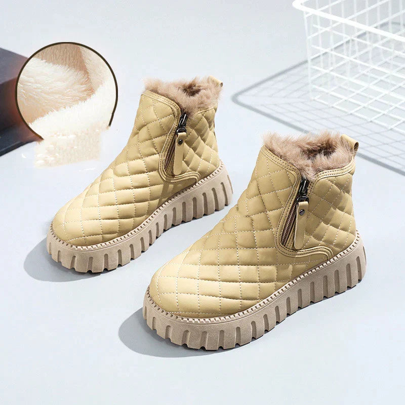 Ilse geruite enkellaarzen beige met bontkraag, studio opname