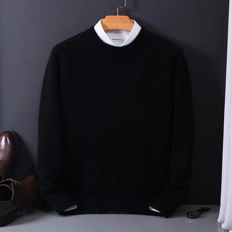 Laurent ronde hals pullover in zwart, vooraanzicht