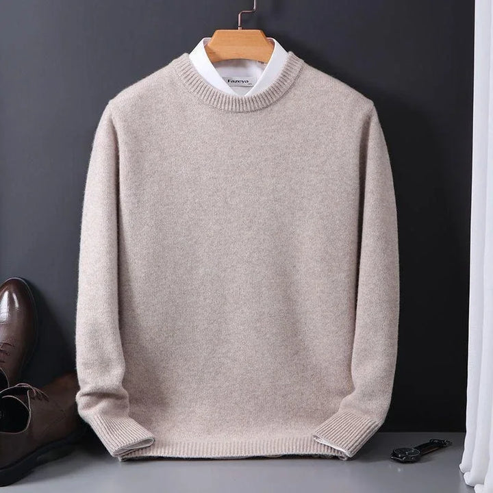 Laurent ronde hals pullover in bordeauxrood, close-up vooraanzicht