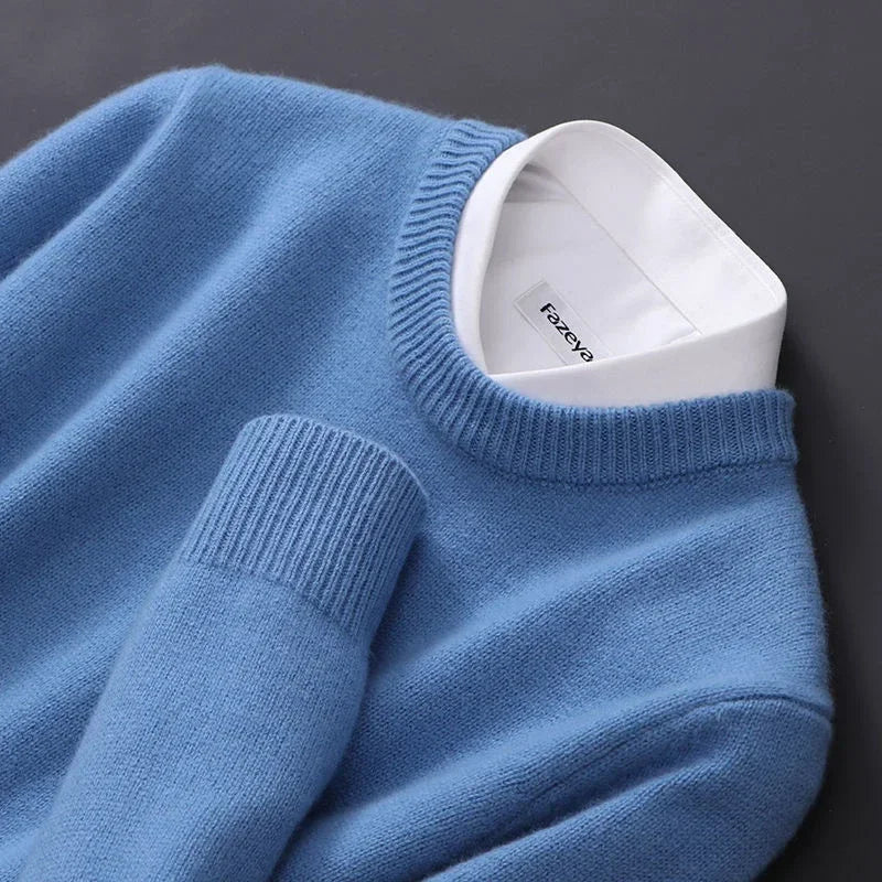 Detailfoto kraag van Laurent pullover in blauw