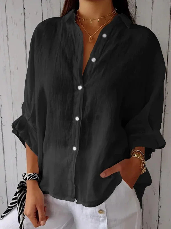 Marit zwarte blouse close-up detail kraag en knopen