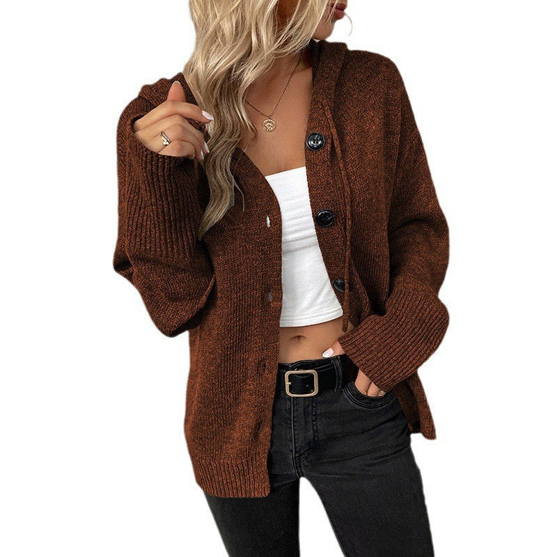 Merel gebreid vest met capuchon en knoopsluiting in roodbruin