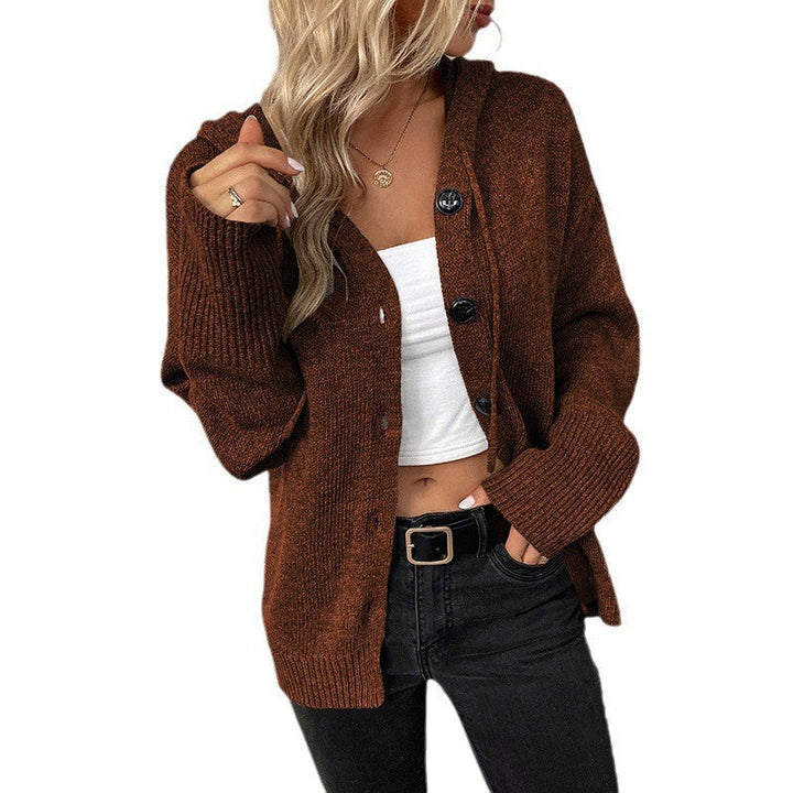 Merel gebreid vest met capuchon en knoopsluiting in roodbruin