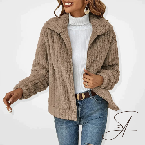 Odile teddy vest met revers, vooraanzicht in taupe
