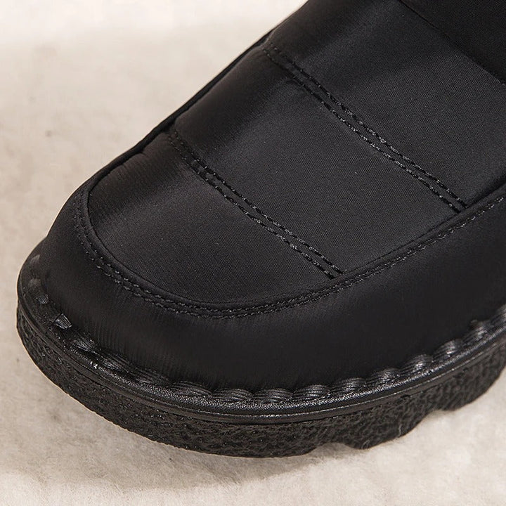Saskia zwarte winterlaars, close-up neus en zool