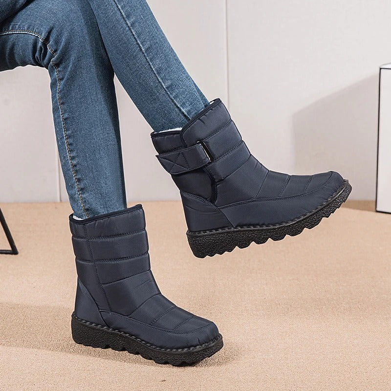 Saskia grijze winterlaars, vooraanzicht gedragen met jeans