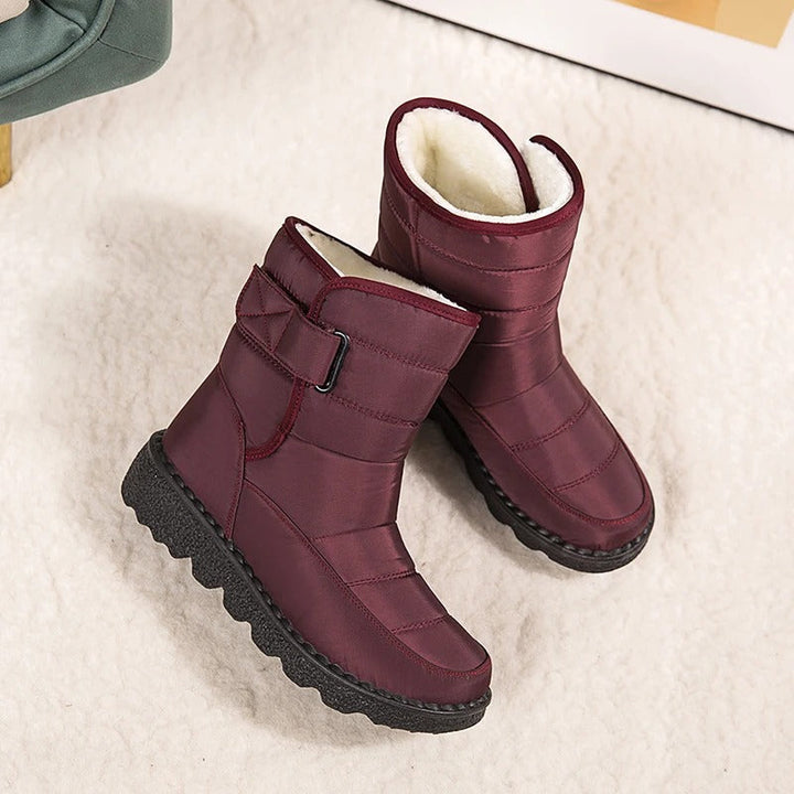 Saskia bordeaux winterlaars, paar met pluche voering zichtbaar