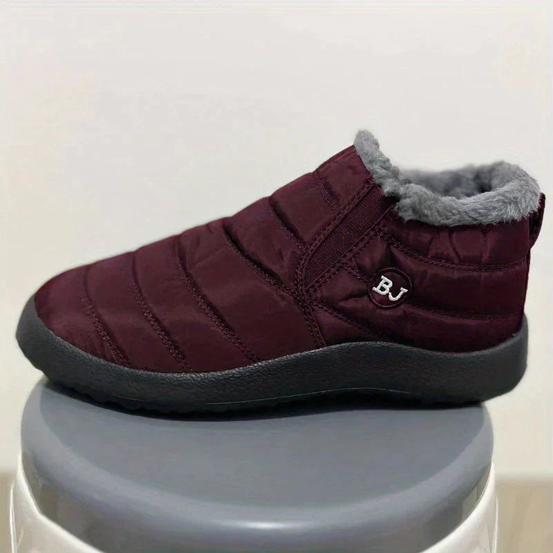 Tessa gevoerde snowboots in bordeauxrood, zijaanzicht