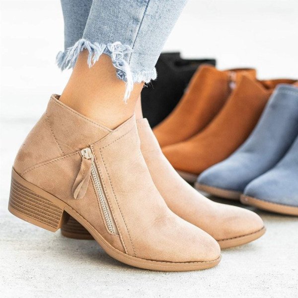 Vera beige suède enkellaarzen naast andere kleurvarianten