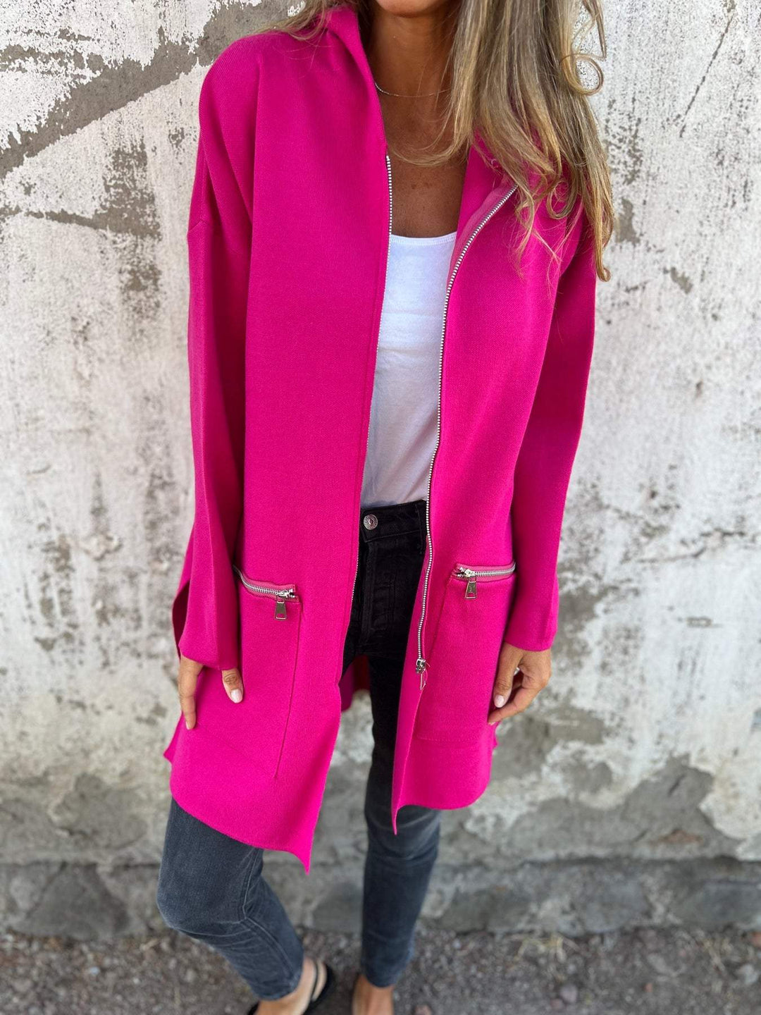 Xandra fuchsia longline vest met capuchon, vooraanzicht